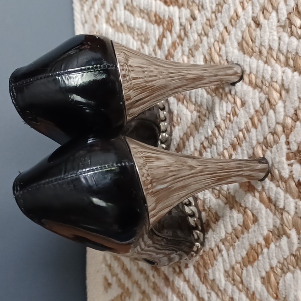 Stuart Weitzman Patent Leather Pumps - Picture 4 of 16